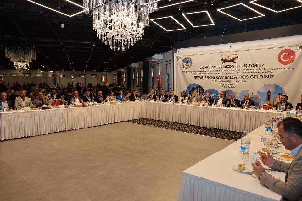 İzmir’de Erzurumlular iftar programında buluştu
