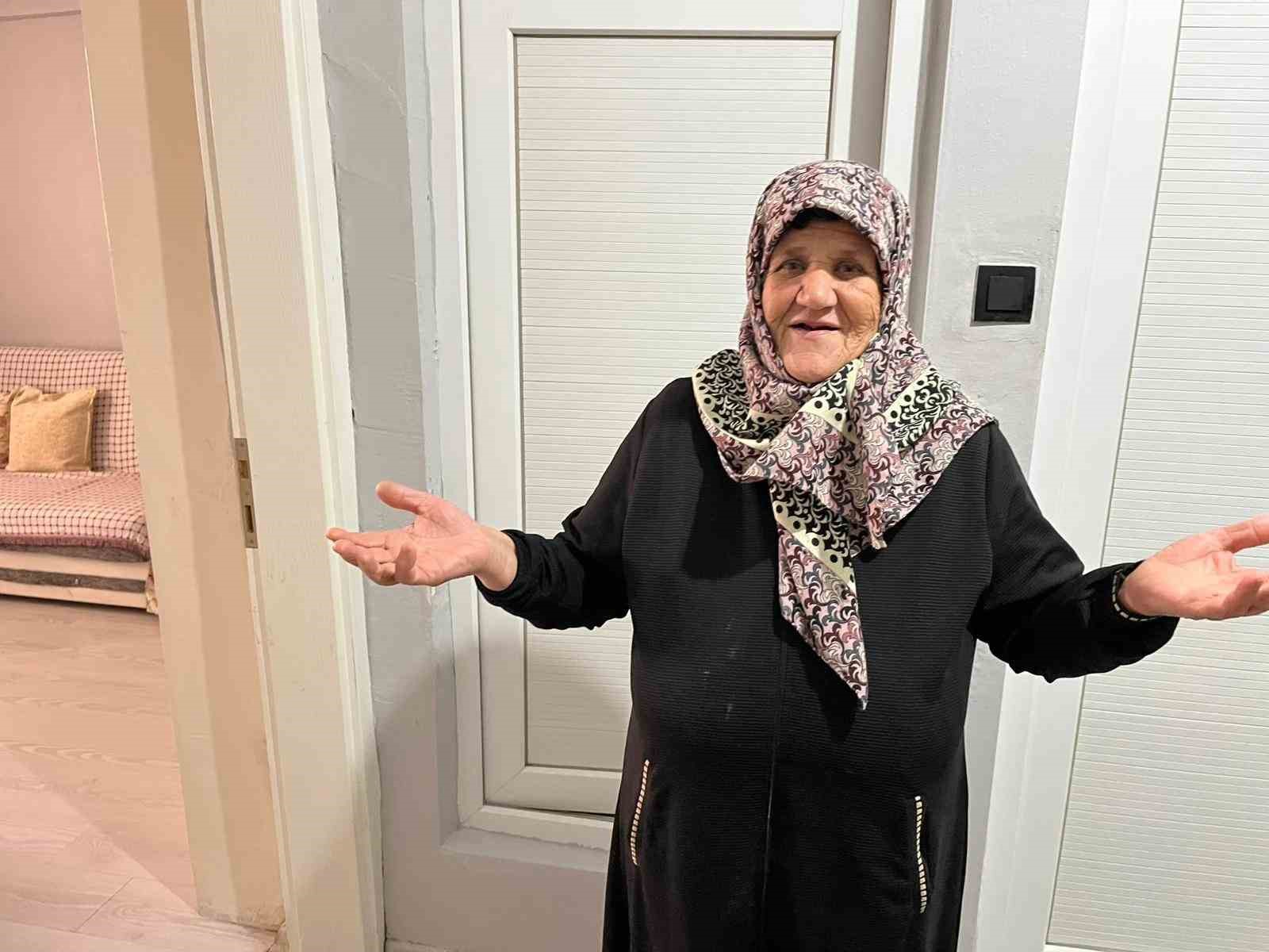 İzmir’de ev ve iş yerleri sele teslim oldu
