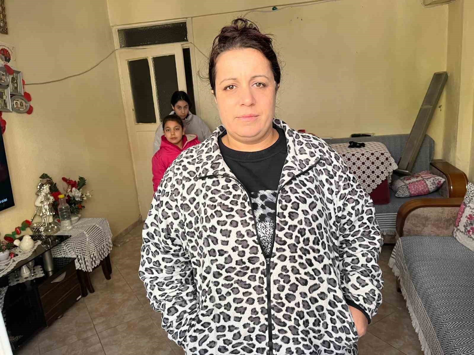 İzmir’de ev ve iş yerleri sele teslim oldu
