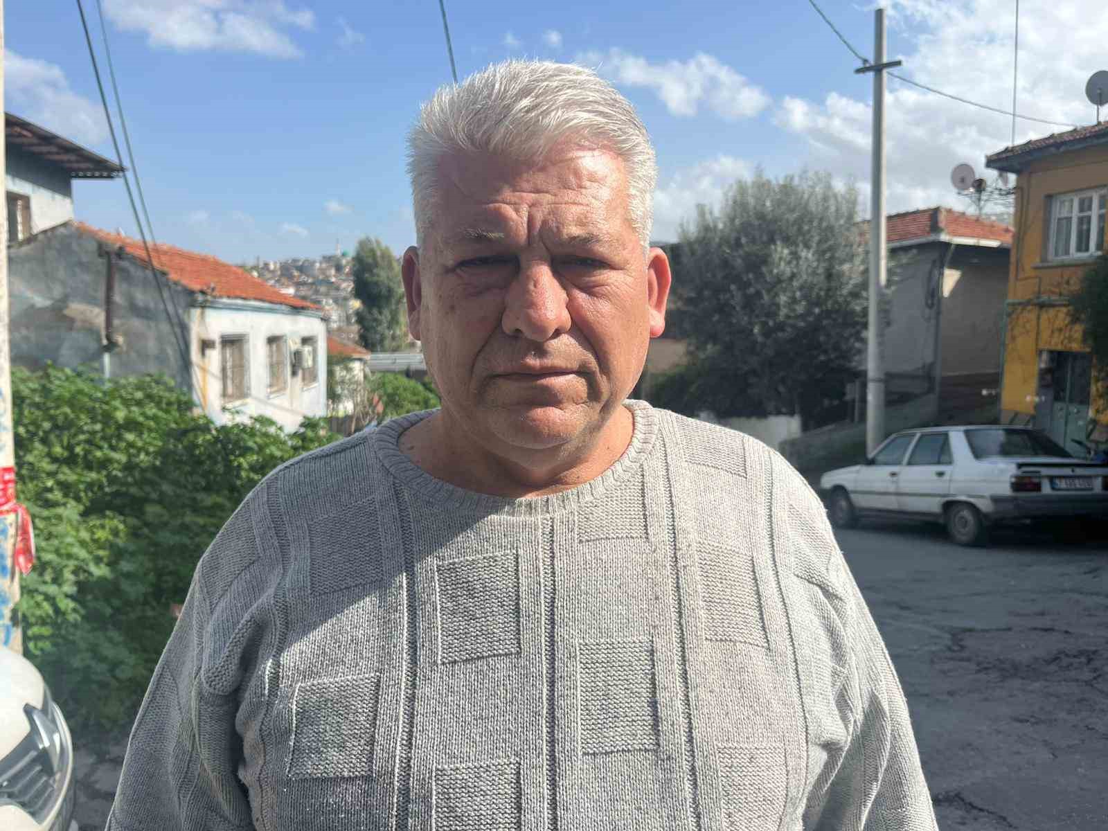 İzmir’de fırtına nedeniyle devrilen ağaç alev aldı
İzmir’de fırtına nedeniyle devrilen ağaç alev aldı