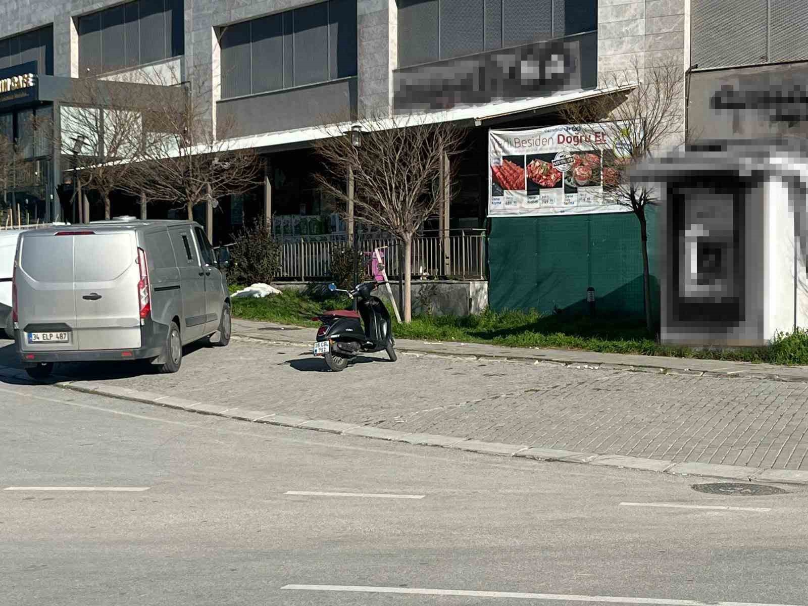 İzmir’de güvenlikleri darp edip banka aracını soydular
