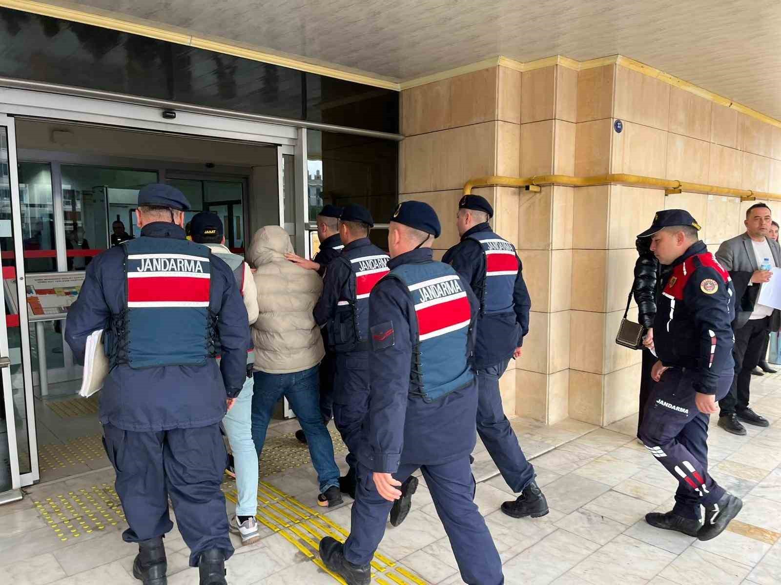 İzmir’de iki kardeşin öldüğü kazada kaçan şüpheli tutuklandı
