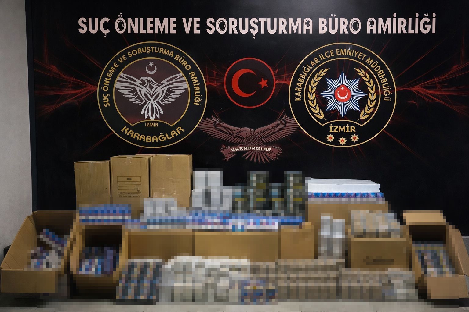 İzmir’de kaçak sigara operasyonu: 500 bin adet makaron ele geçirildi
İzmir’de kaçak sigara operasyonu: 500 bin adet makaron ele geçirildi