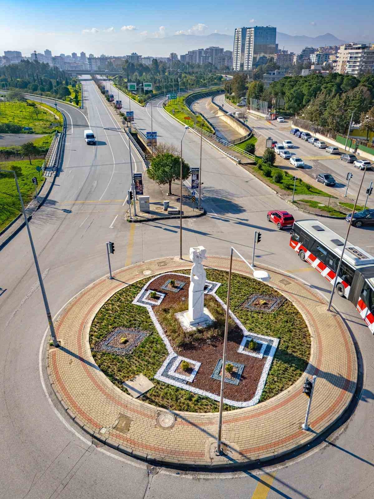 İzmir’de kavşaklar sanat eserine dönüşüyor
