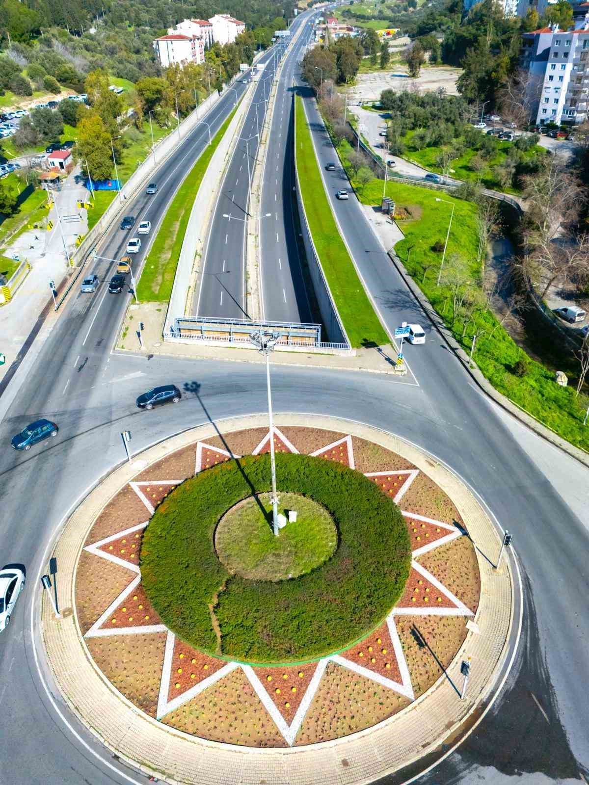 İzmir’de kavşaklar sanat eserine dönüşüyor
