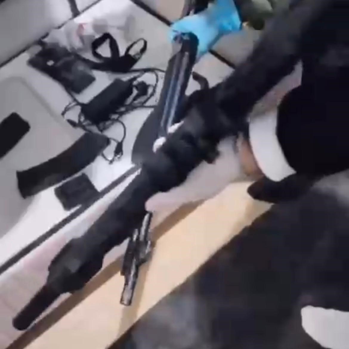 İzmir’de kendini vuran şüphelinin evinden cephanelik çıktı
İzmir’de kendini vuran şüphelinin evinden cephanelik çıktı