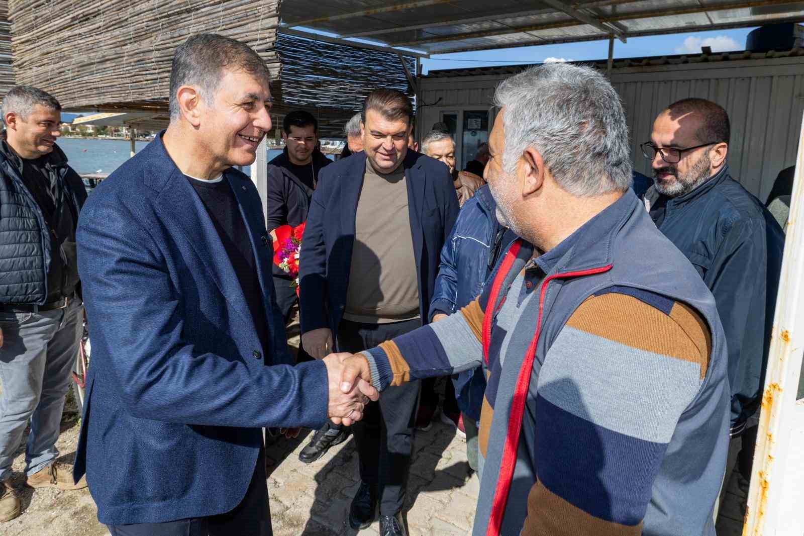 İzmir’de küçük ölçekli balıkçıyla dayanışma eli
