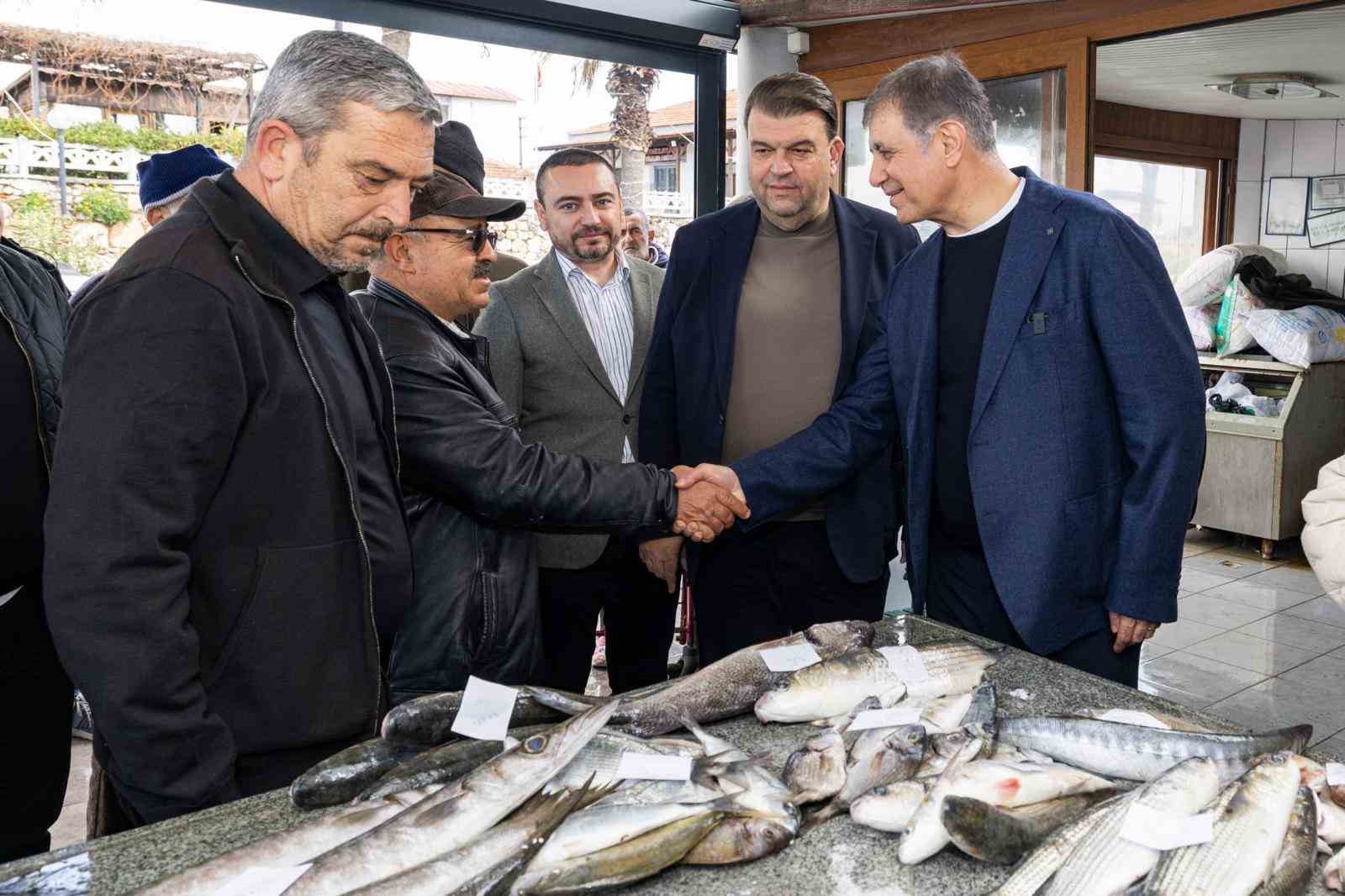 İzmir’de küçük ölçekli balıkçıyla dayanışma eli
