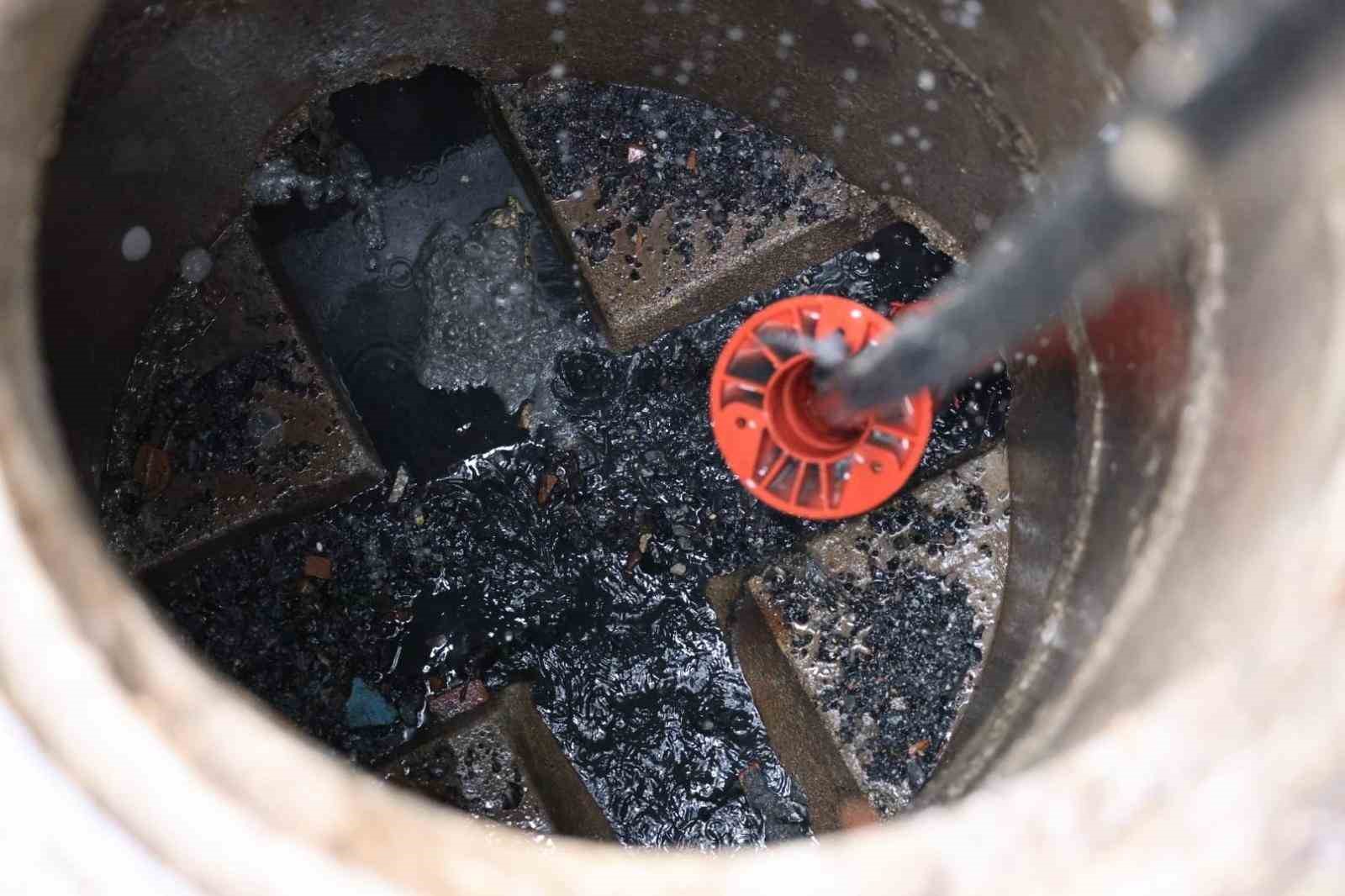 İzmir’de kuvvetli yağış alarmı: Bin 310 personel, 342 araç ve 200 pompa ile sahada
İzmir’de kuvvetli yağış alarmı: Bin 310 personel, 342 araç ve 200 pompa ile sahada