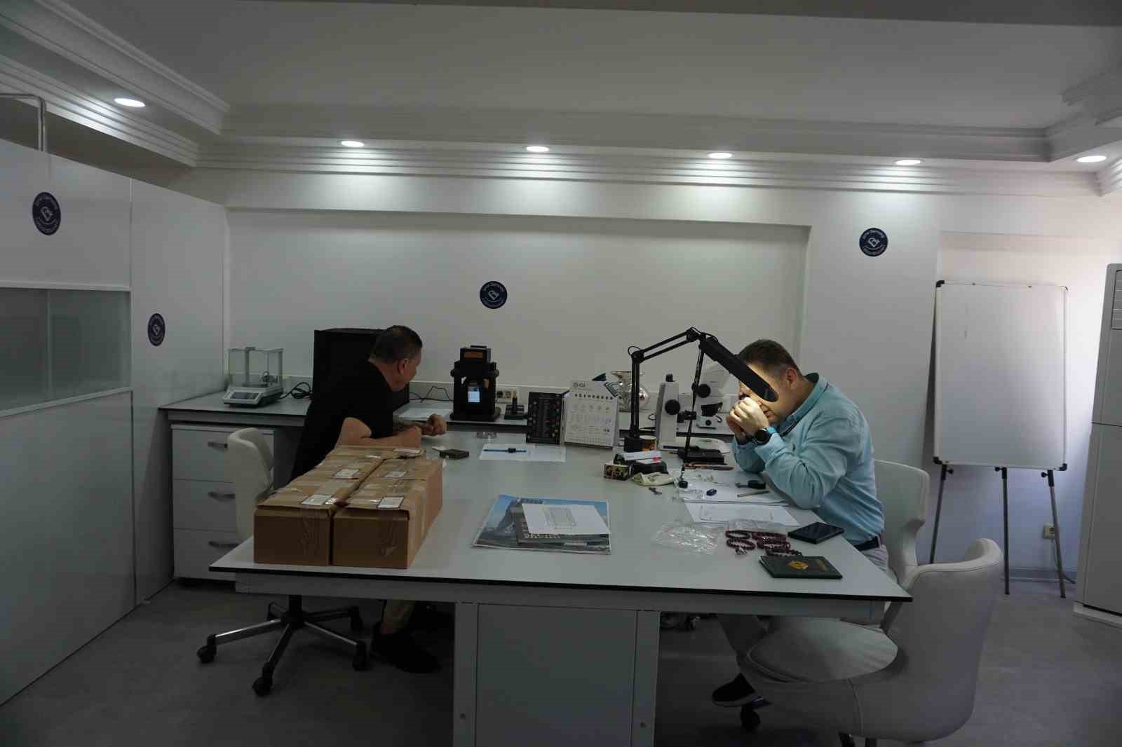 İzmir’de kuyumculukta suistimalleri önlemek için ’Mavi Kart’ zorunluluğu getirildi
