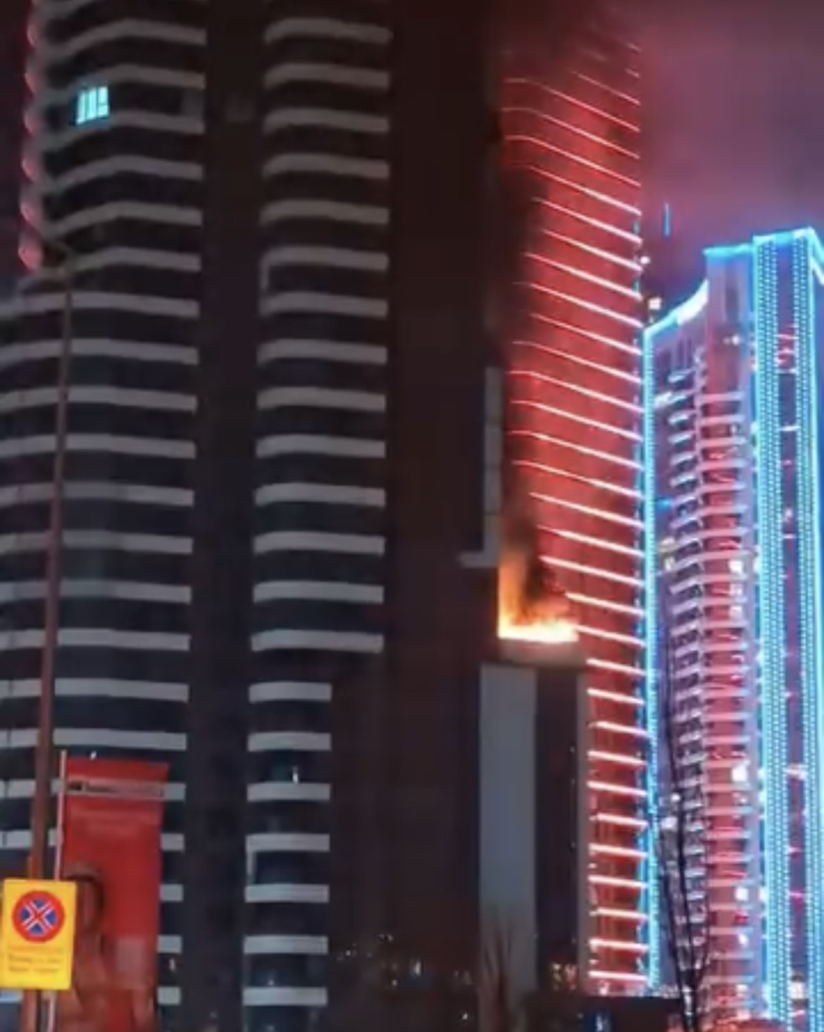 İzmir’de lüks yapıda yangın paniği
