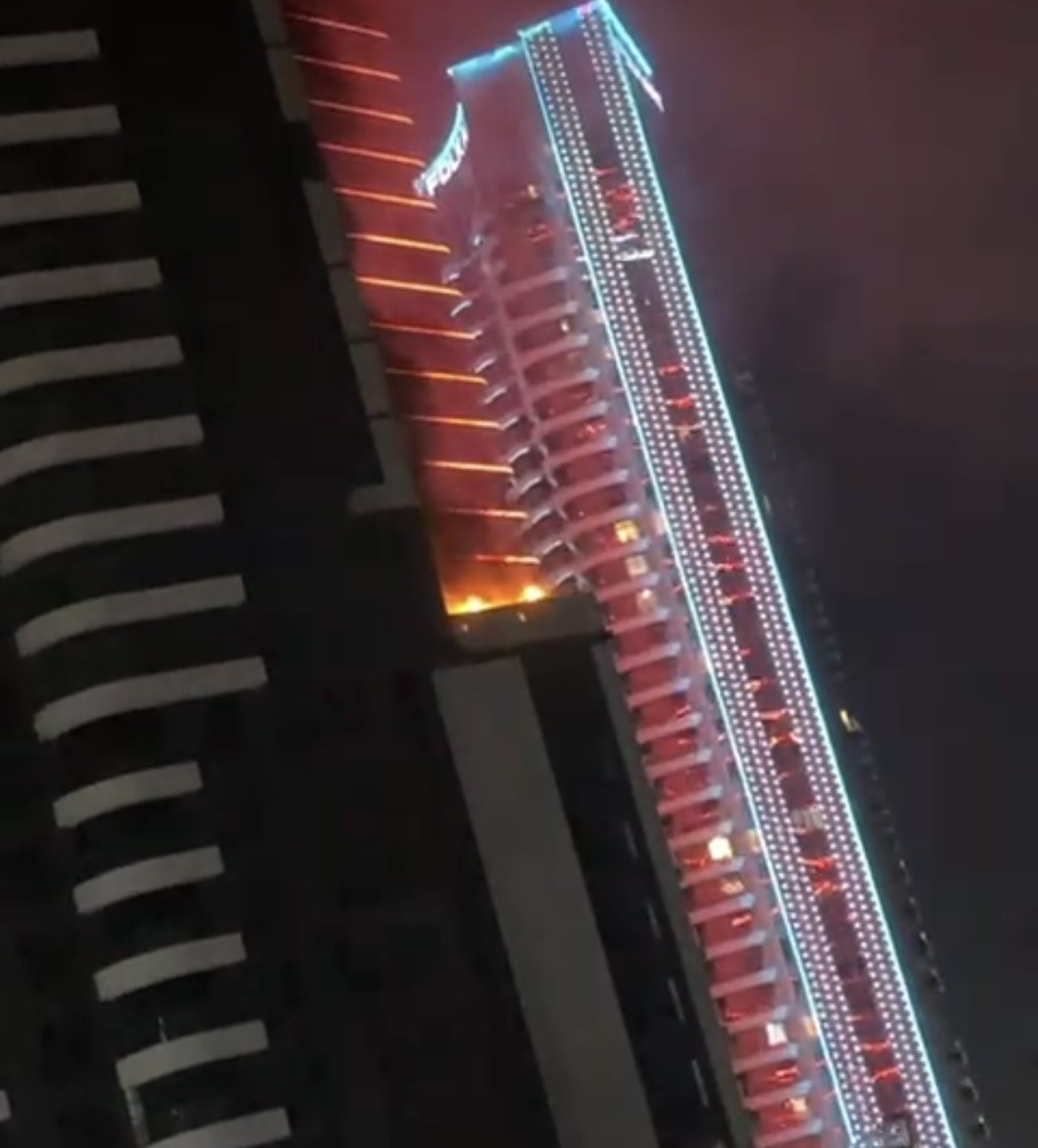 İzmir’de lüks yapıda yangın paniği
