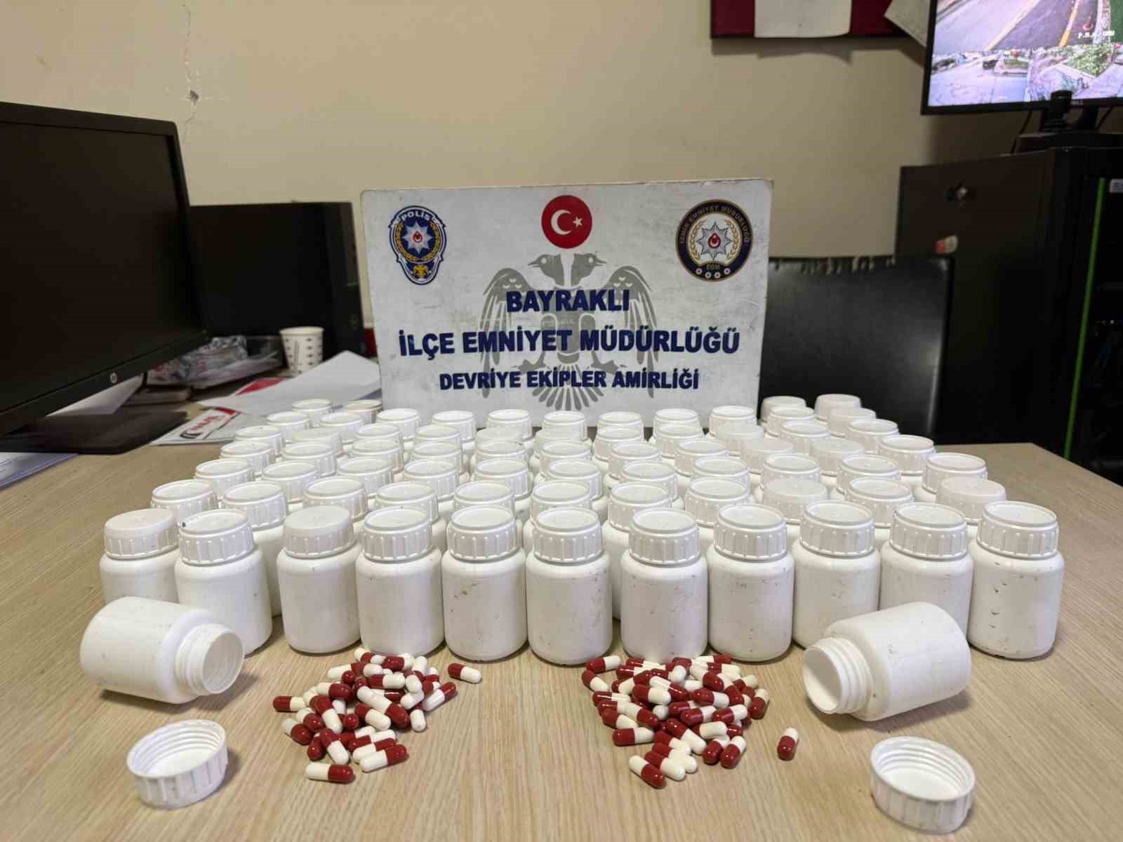 İzmir’de mezarlıkta poşet içerisinden binlerce uyuşturucu hap çıktı
