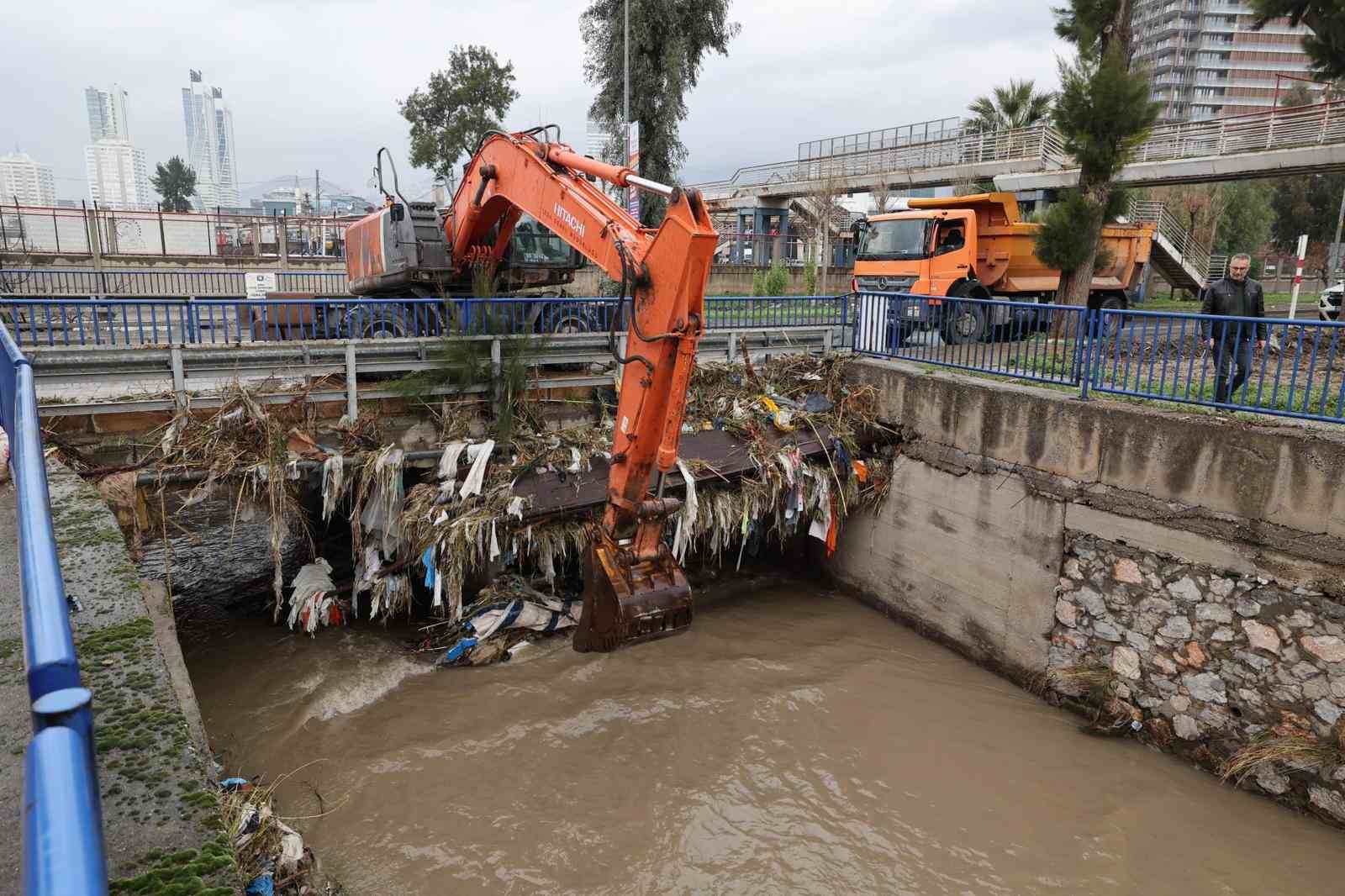 İzmir’de ocak yağışları 88 yılın ortalamasına fark attı
