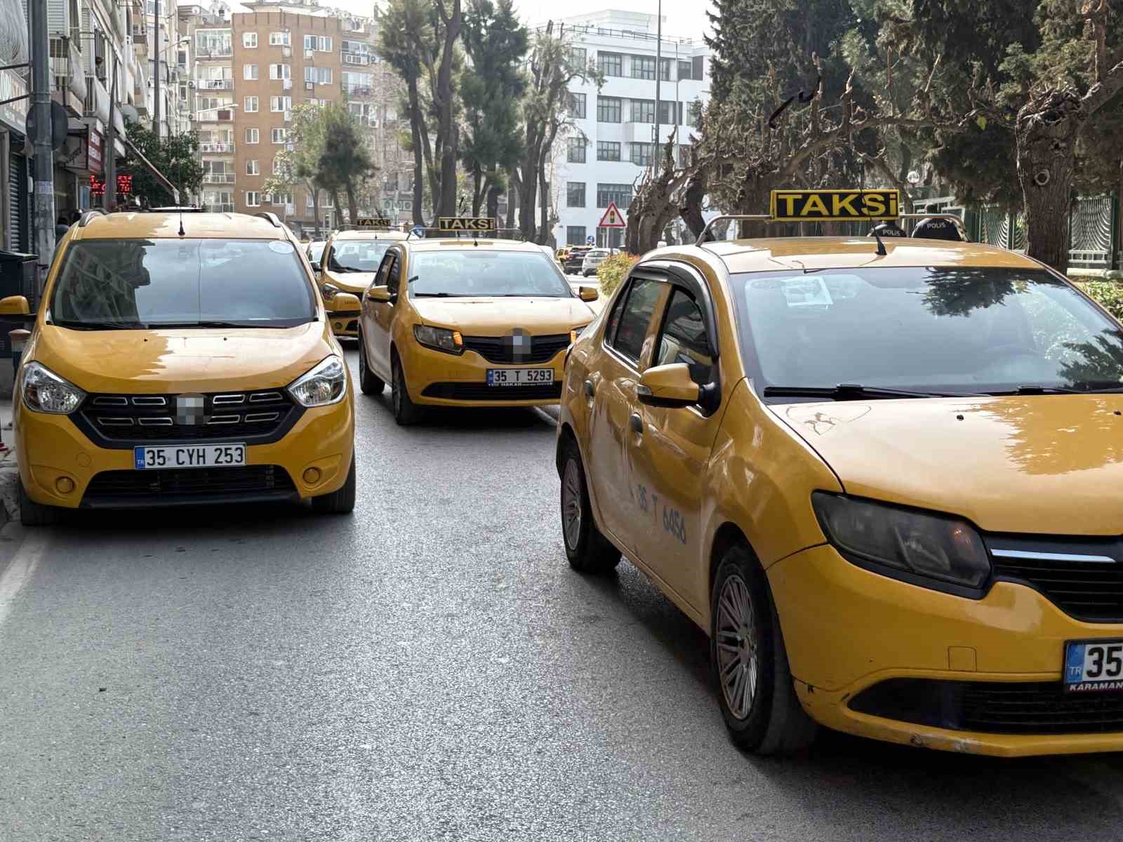 İzmir’de öldürülen taksici için meslektaşlarından araçlı konvoy
