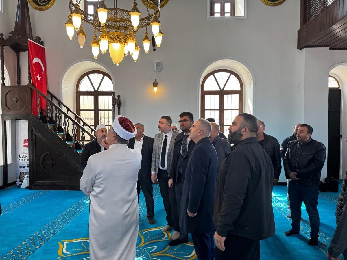 İzmir’de restore edilen tarihi Asmalı Mescit Camii ibadete açıldı
