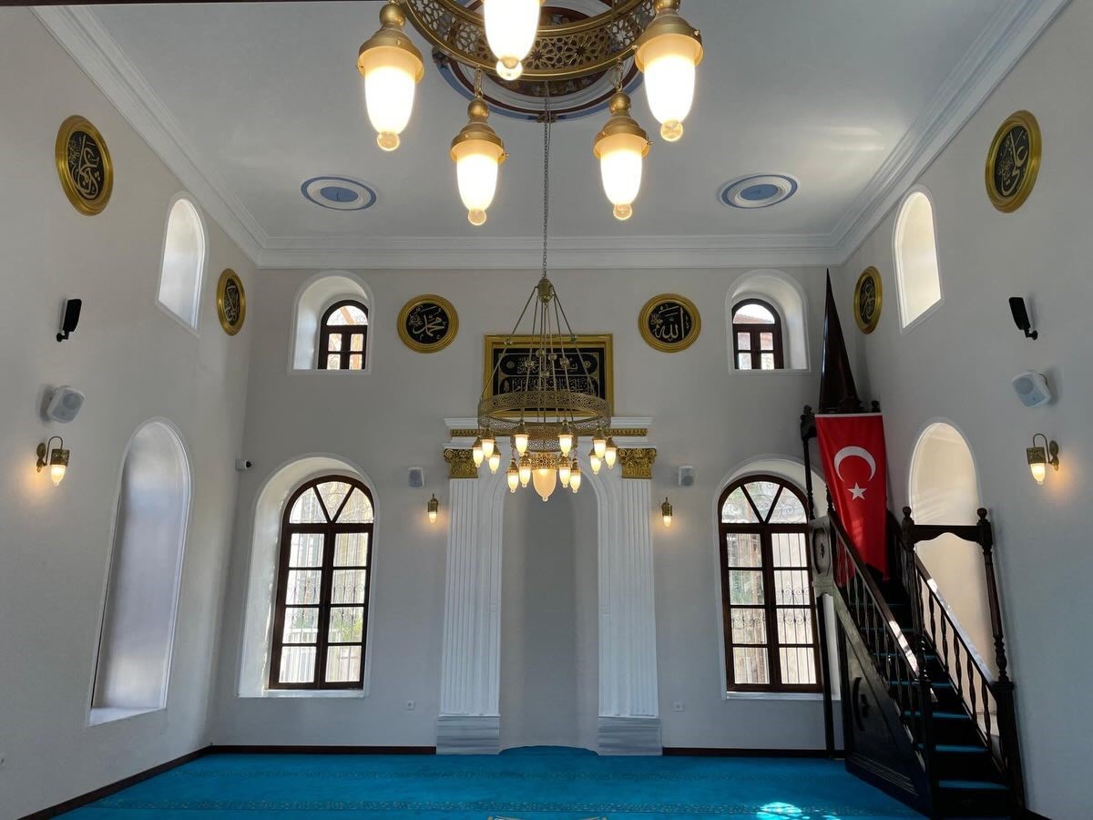 İzmir’de restore edilen tarihi Asmalı Mescit Camii ibadete açıldı
