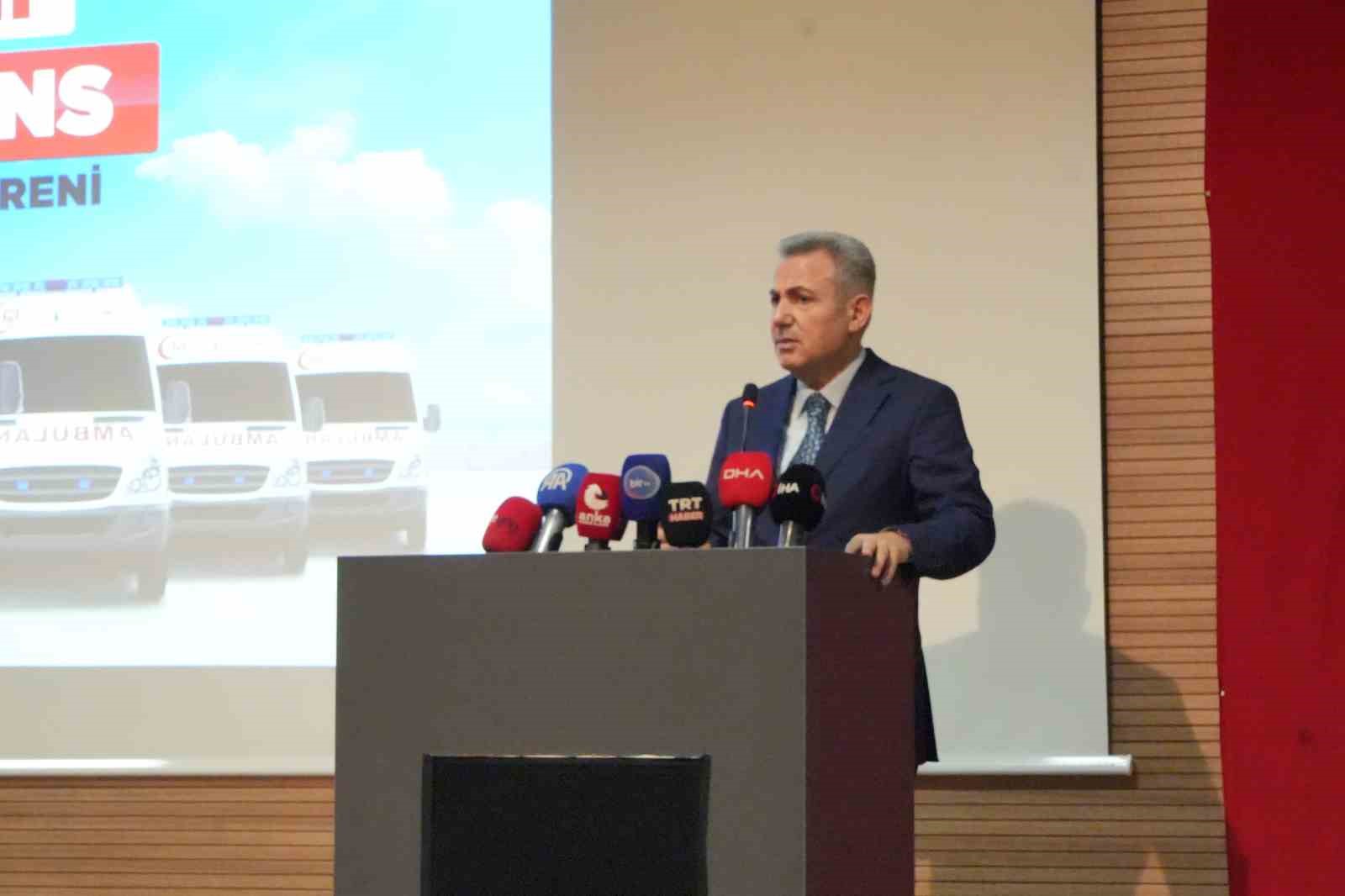 İzmir’de sağlık filosuna 45 yeni ambulans
İzmir’de sağlık filosuna 45 yeni ambulans