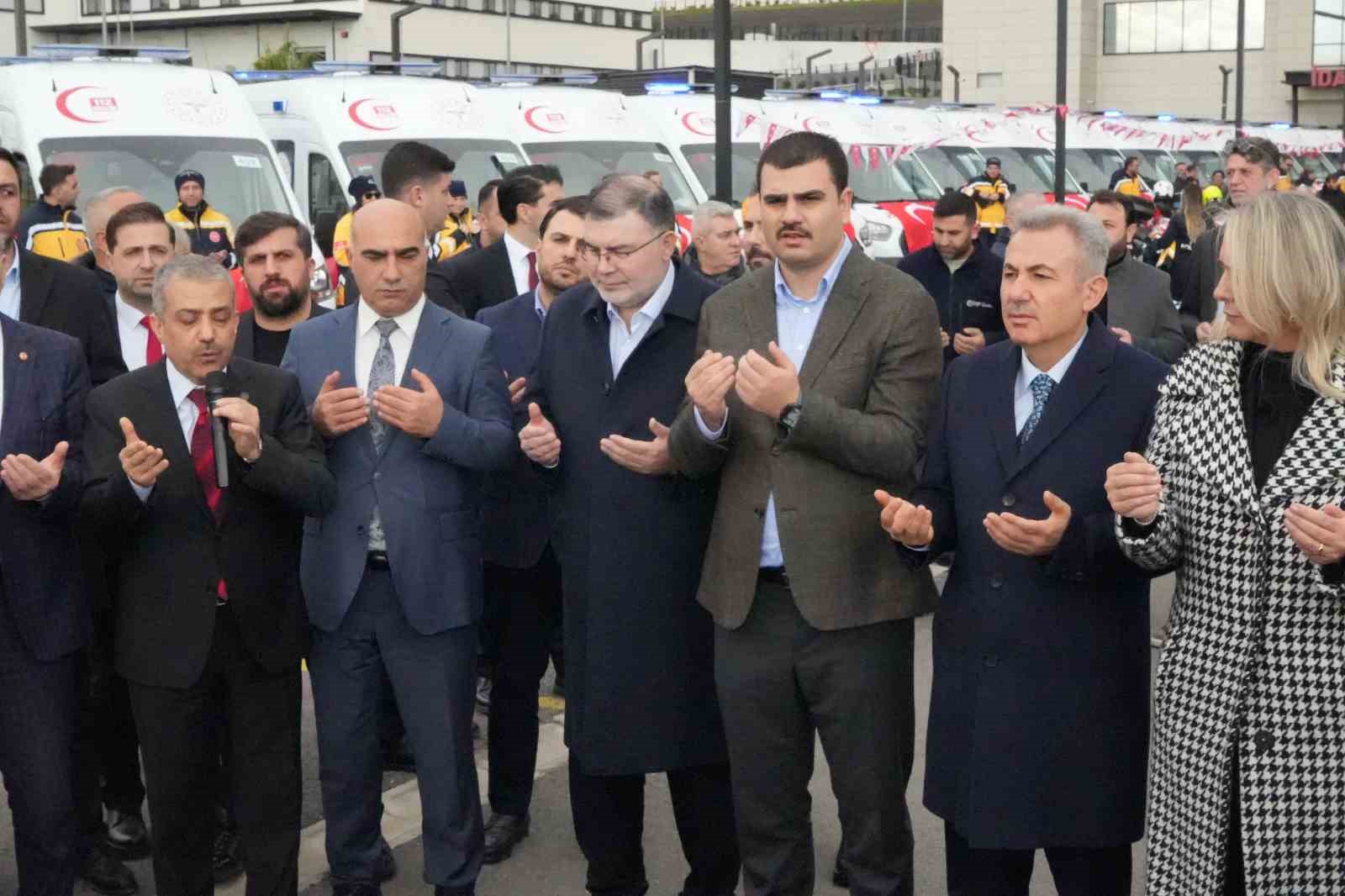 İzmir’de sağlık filosuna 45 yeni ambulans
İzmir’de sağlık filosuna 45 yeni ambulans