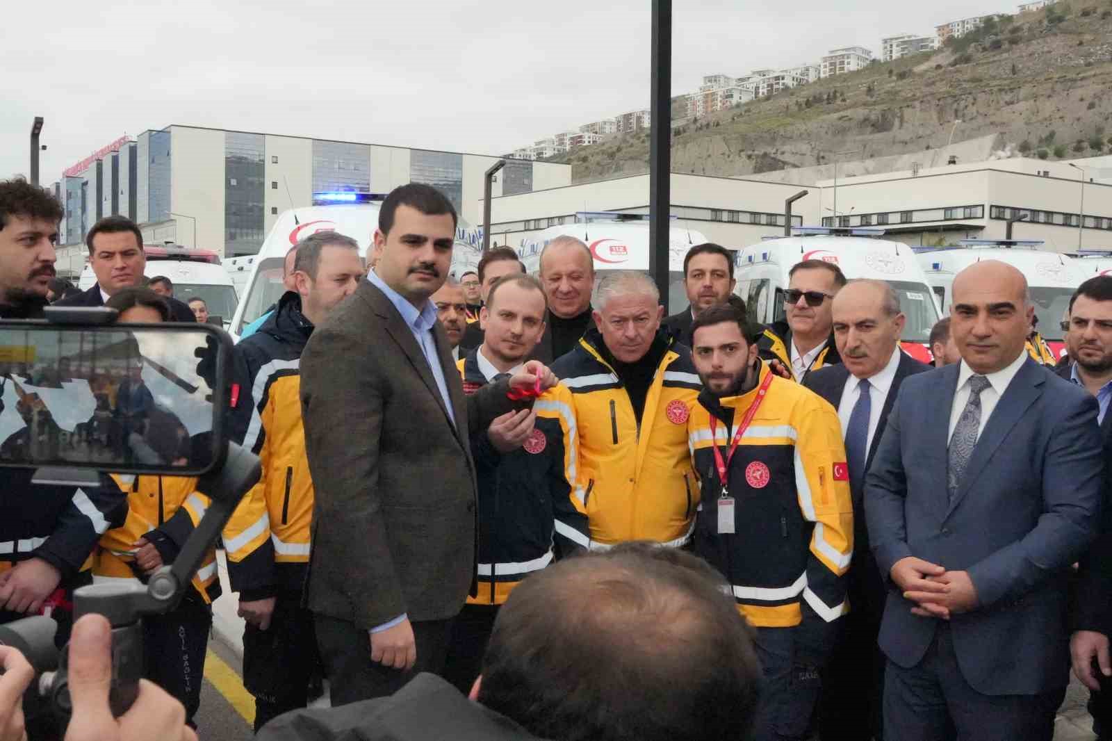 İzmir’de sağlık filosuna 45 yeni ambulans
İzmir’de sağlık filosuna 45 yeni ambulans