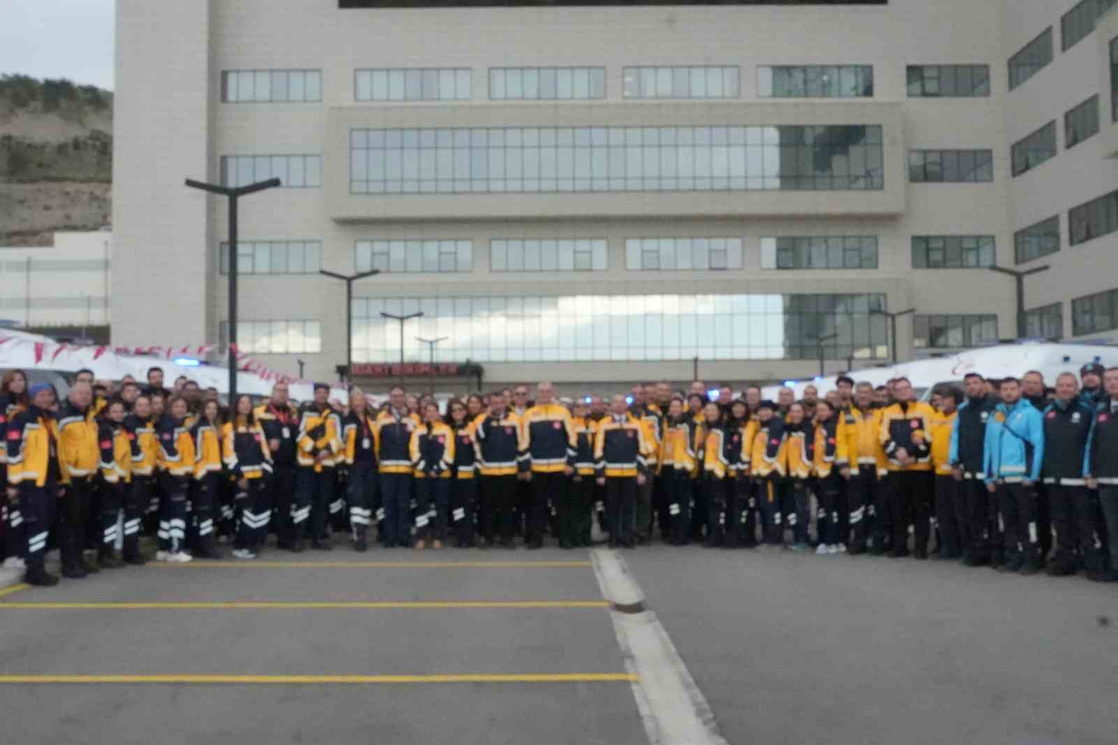 İzmir’de sağlık filosuna 45 yeni ambulans
İzmir’de sağlık filosuna 45 yeni ambulans