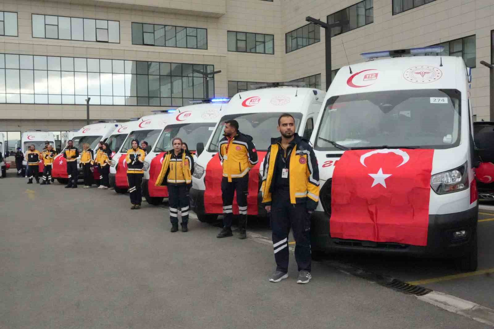 İzmir’de sağlık filosuna 45 yeni ambulans
İzmir’de sağlık filosuna 45 yeni ambulans
