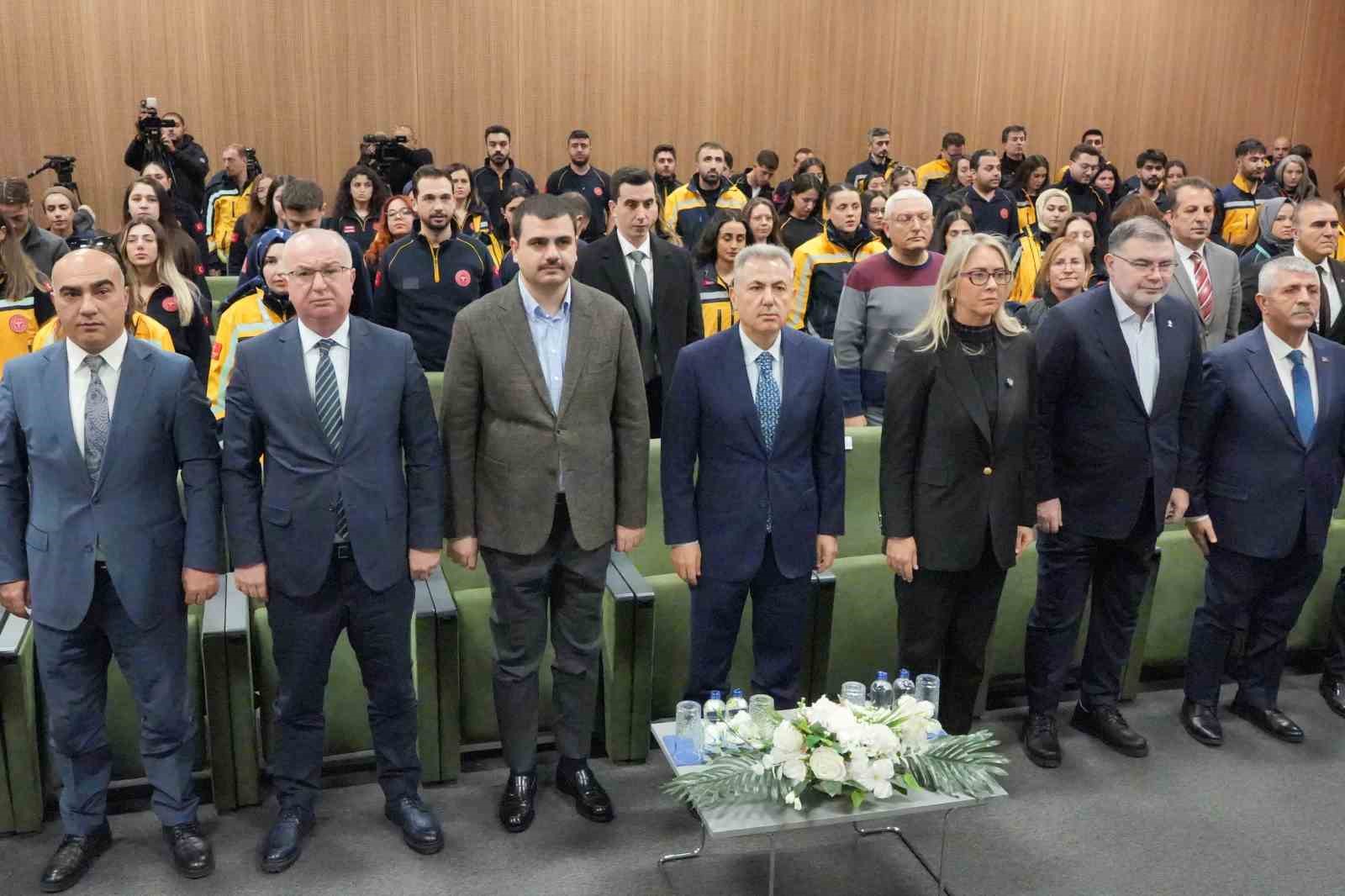 İzmir’de sağlık filosuna 45 yeni ambulans
İzmir’de sağlık filosuna 45 yeni ambulans