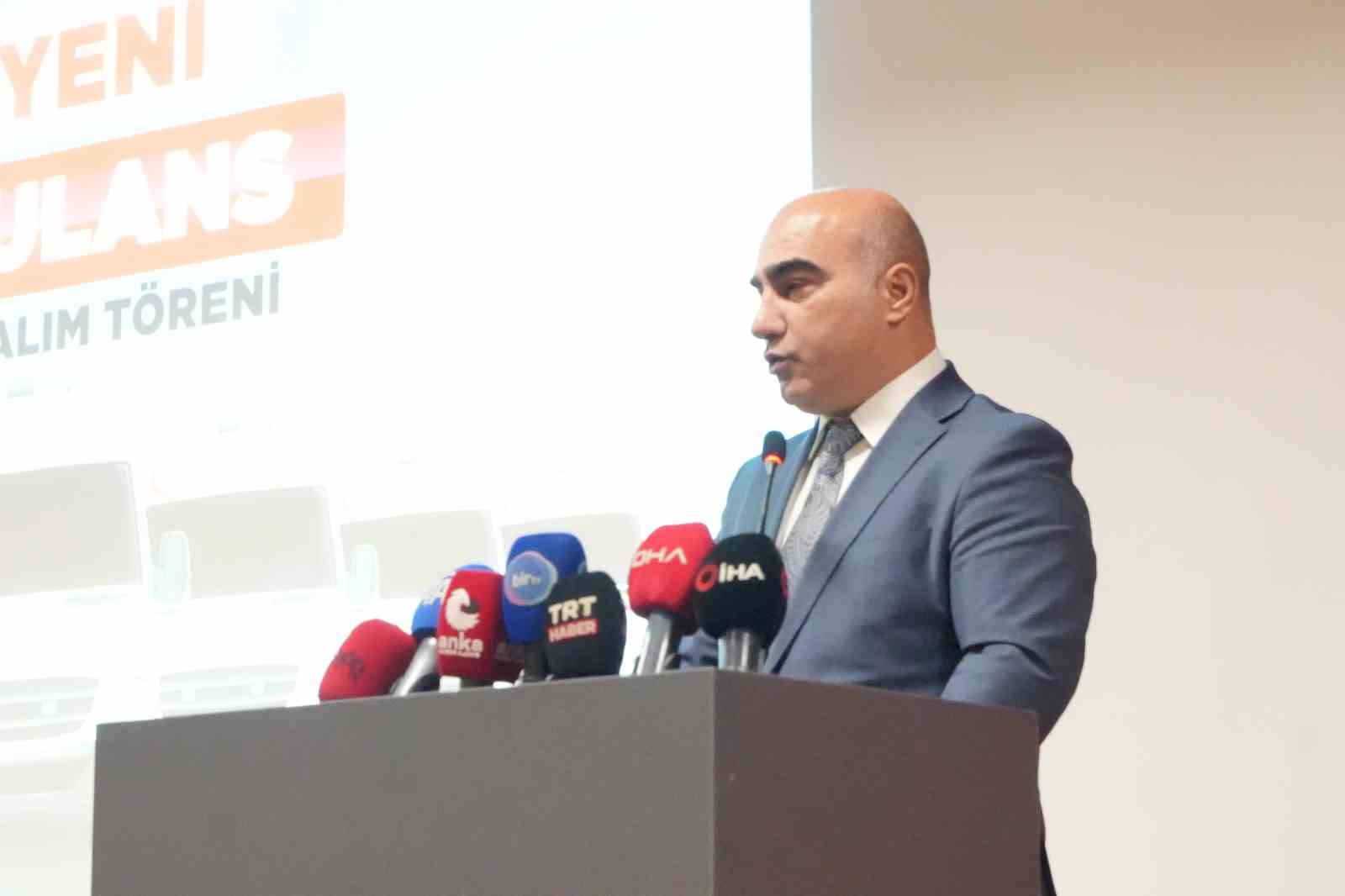 İzmir’de sağlık filosuna 45 yeni ambulans
İzmir’de sağlık filosuna 45 yeni ambulans