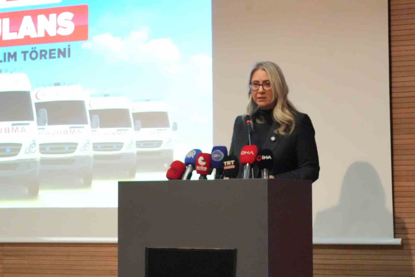 İzmir’de sağlık filosuna 45 yeni ambulans
İzmir’de sağlık filosuna 45 yeni ambulans
