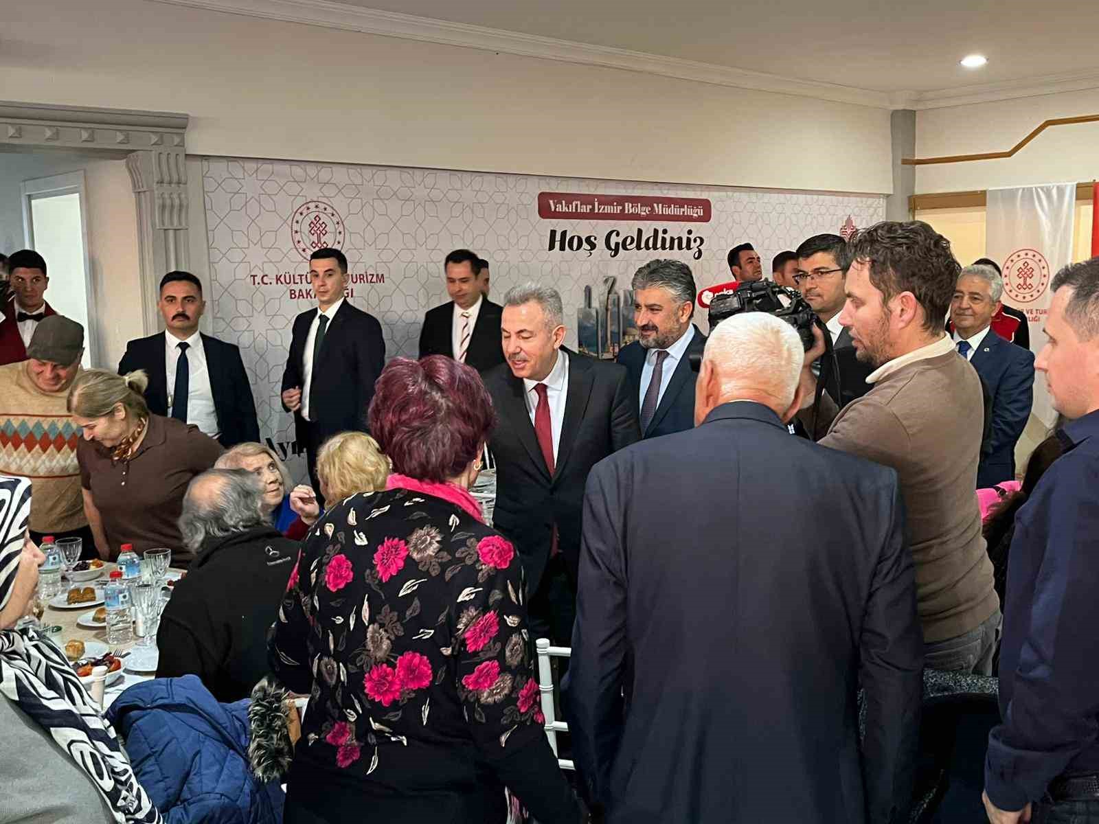 İzmir’de şehit yakınları ve gaziler ‘Büyük Aile Sofrası’nda buluştu
