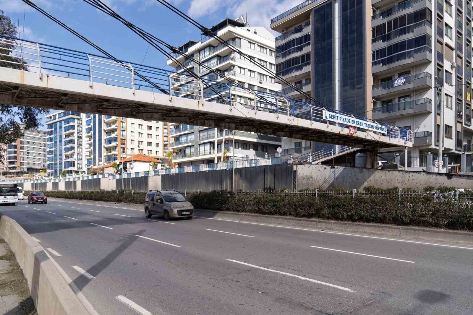 İzmir’de şehitlerin isimleri üstgeçitlerde yaşayacak
İzmir’de şehitlerin isimleri üstgeçitlerde yaşayacak