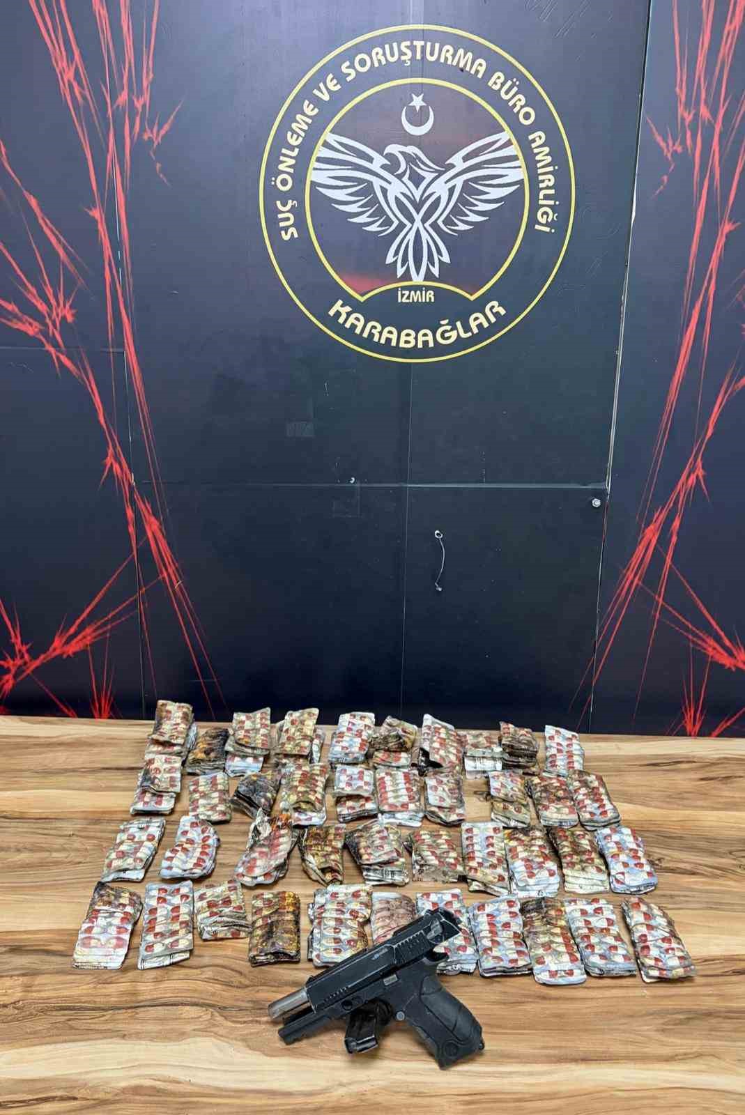 İzmir’de suç delillerini gizlemek için evi yakan 10 şüpheli yakalandı
