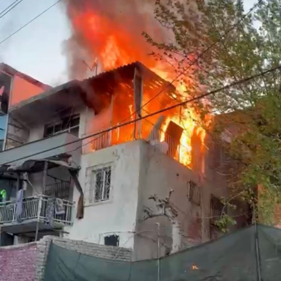 İzmir’de suç delillerini gizlemek için evi yakan 10 şüpheli yakalandı
