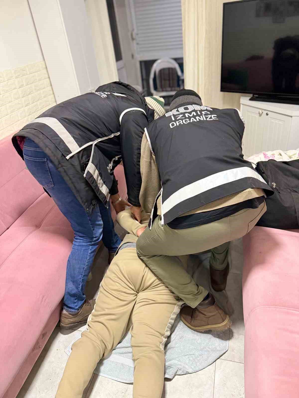 İzmir’de suç örgütü üyesi yakalandı
