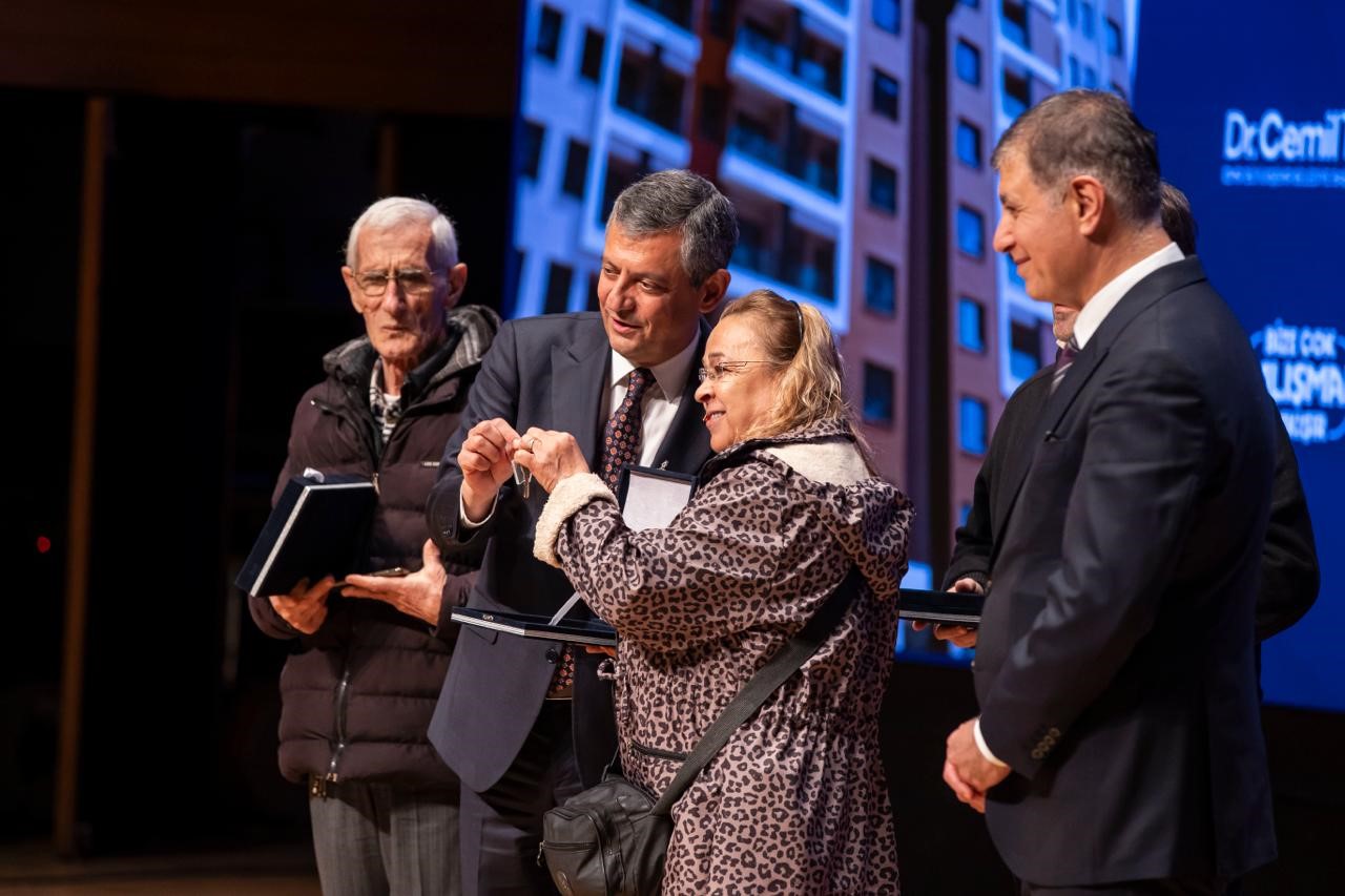İzmir’de tarihi gün; Büyükşehir’den toplu açılış ve temel atma töreni
