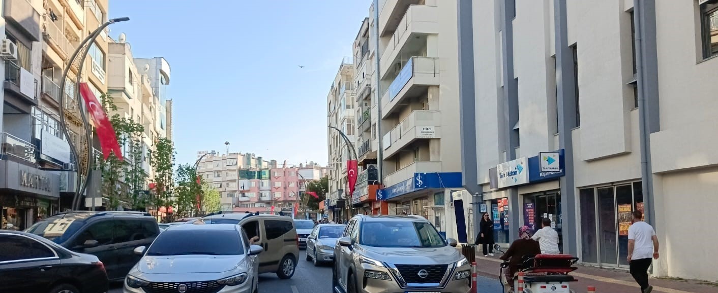 İzmir’de trafiğe kayıtlı araç sayısı 2 milyon 106 bin 883 oldu
