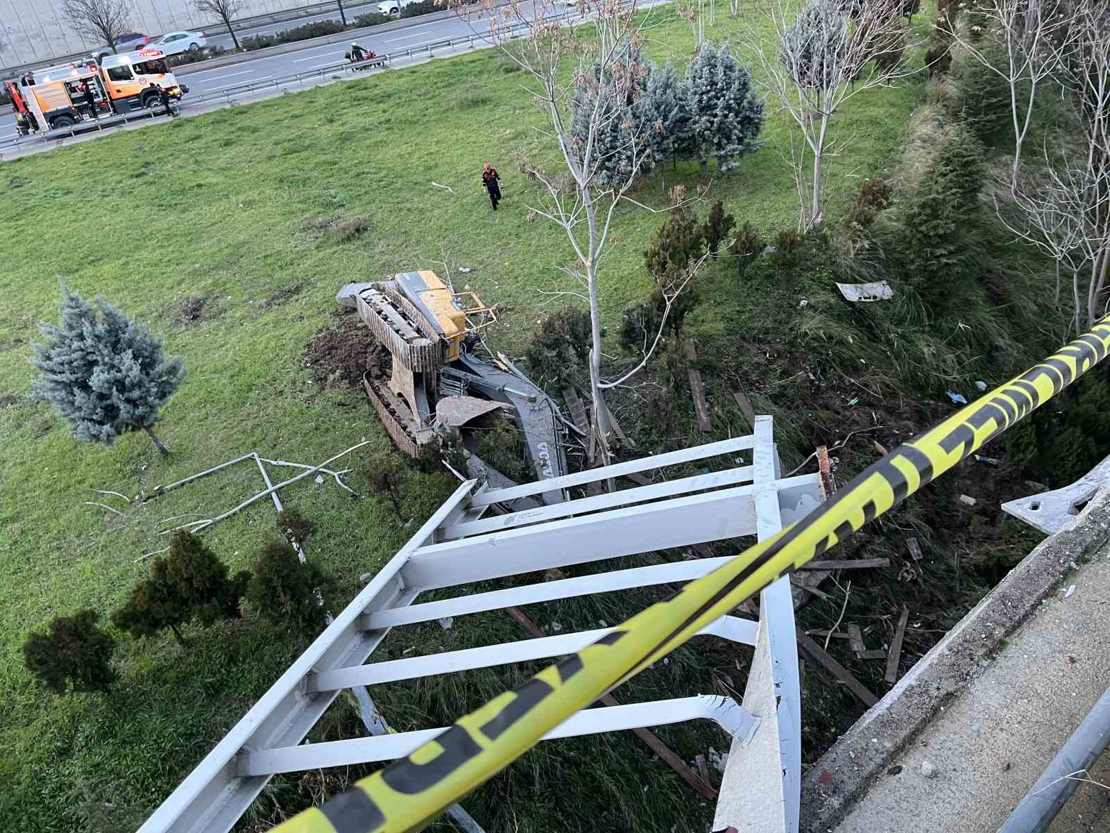 İzmir’de ‘Uçan Yol’da feci kaza: 1’i ağır 3 yaralı

