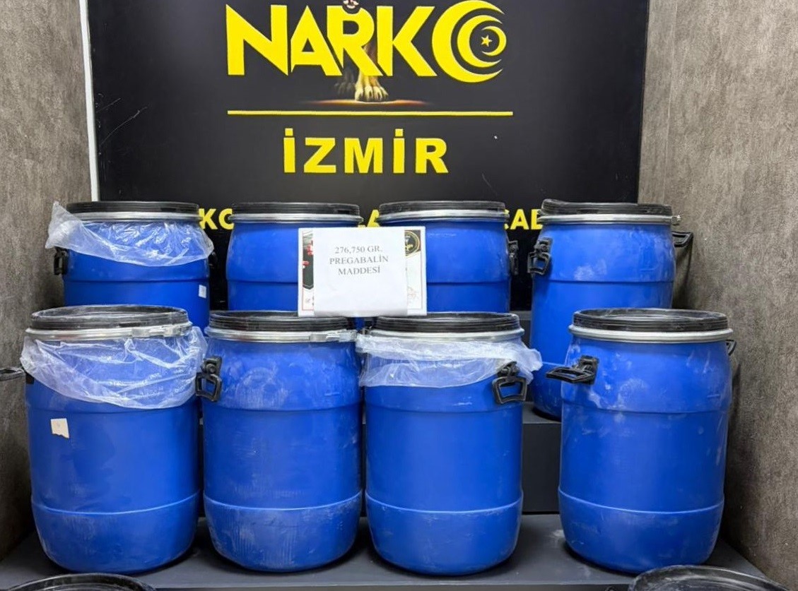 İzmir’de uyuşturucu sevkiyatına polisten operasyon
