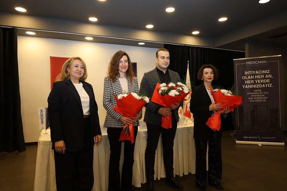 İzmir’de, uzmanlardan rahim ağzı kanseri ve HPV aşısının önemi semineri
