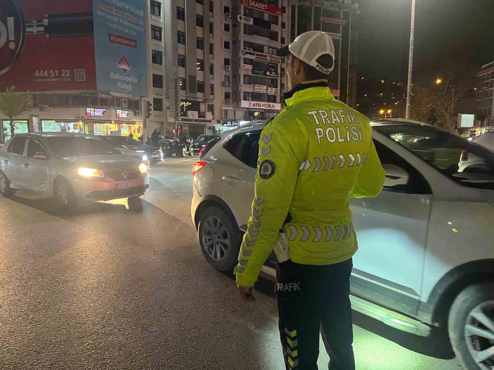 İzmir’de yeni yıl mesaisi: 13 bin personel sahada
