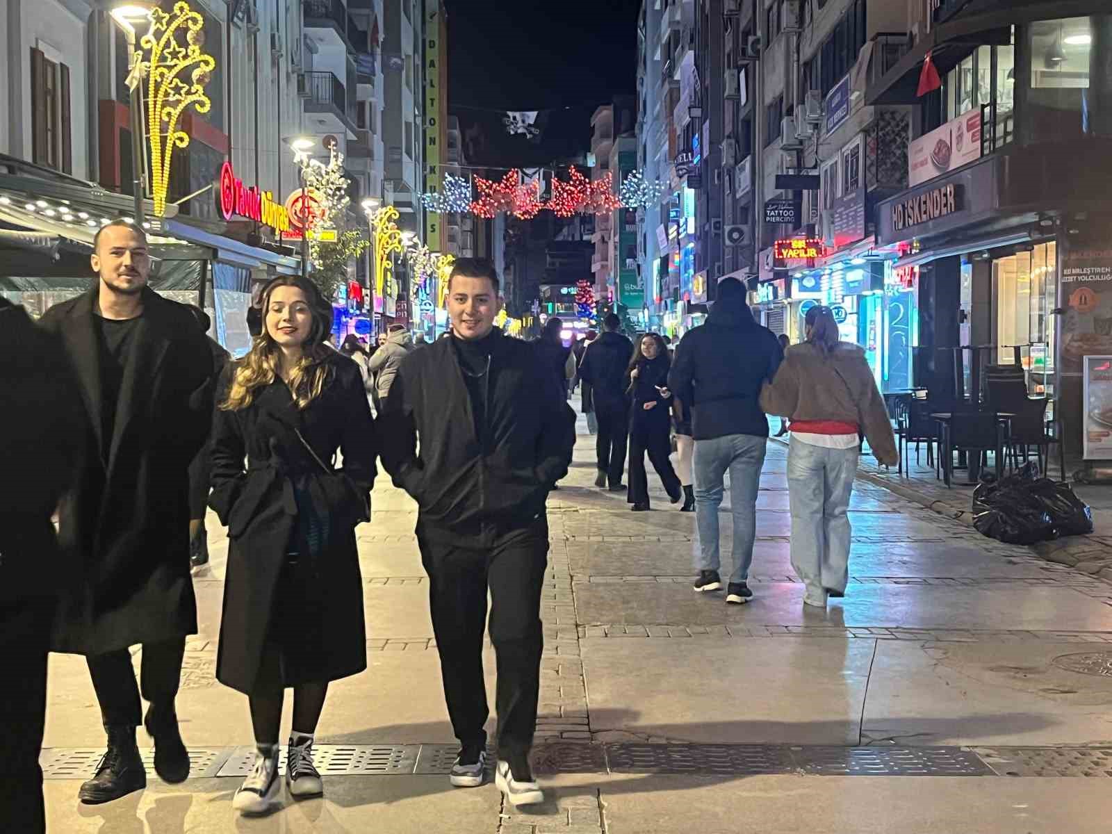 İzmir’de yeni yıl mesaisi: 13 bin personel sahada
