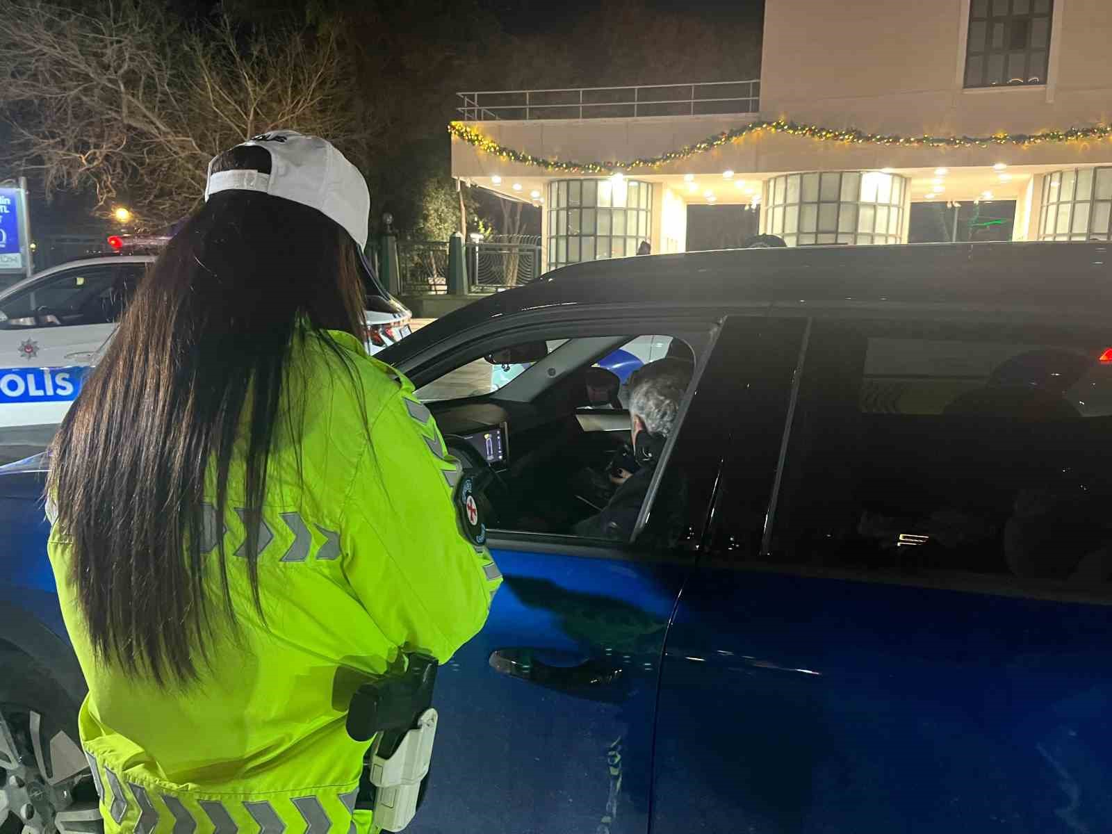 İzmir’de yeni yıl mesaisi: 13 bin personel sahada
