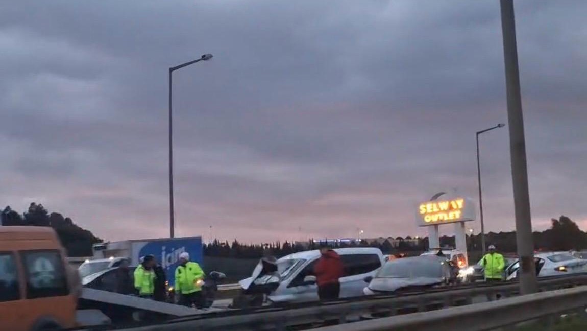 İzmir’de zincirleme trafik kazası: 7 yaralı
