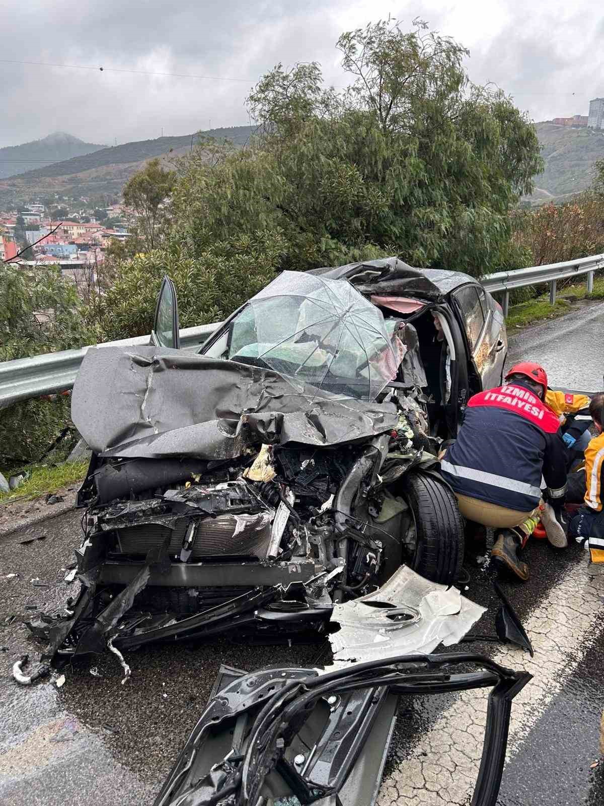 İzmir’de zincirleme trafik kazası: Çin uyruklu 2 kişi yaralandı
