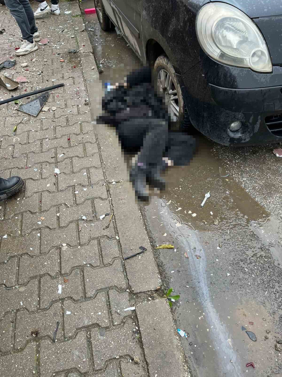 İzmir’deki feci kazada ağır yaralanan yazar yaşam mücadelesini kaybetti
İzmir’deki feci kazada ağır yaralanan yazar yaşam mücadelesini kaybetti