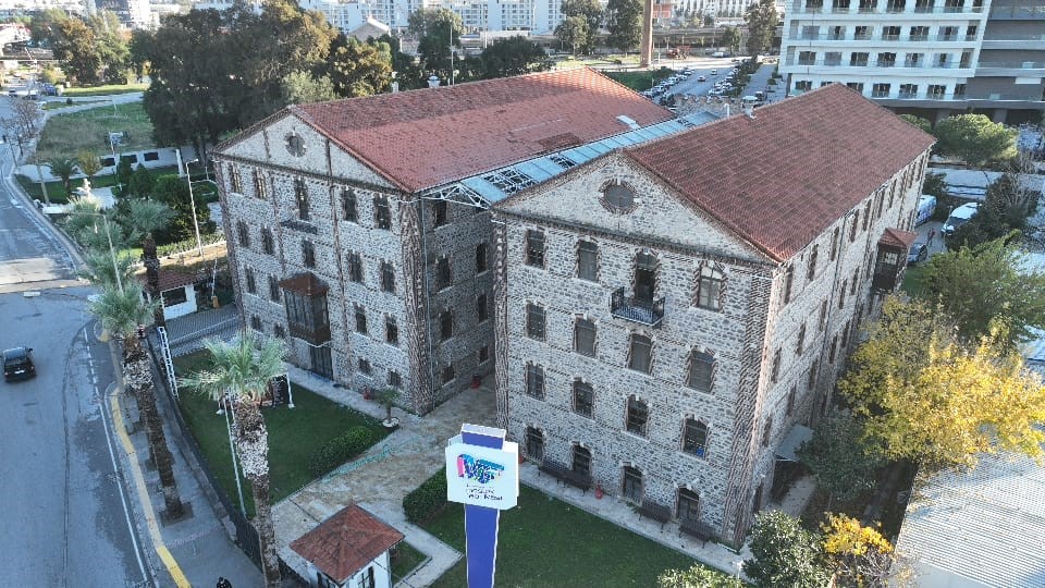 İzmir’deki Meslek Fabrikasının tahliyesine mahkeme ’dur’ dedi
İzmir’deki Meslek Fabrikasının tahliyesine mahkeme ’dur’ dedi