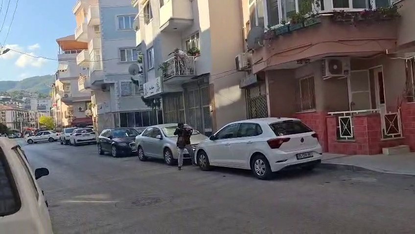 İzmir’deki polis merkezi saldırısında sanıklar hakim karşısında
