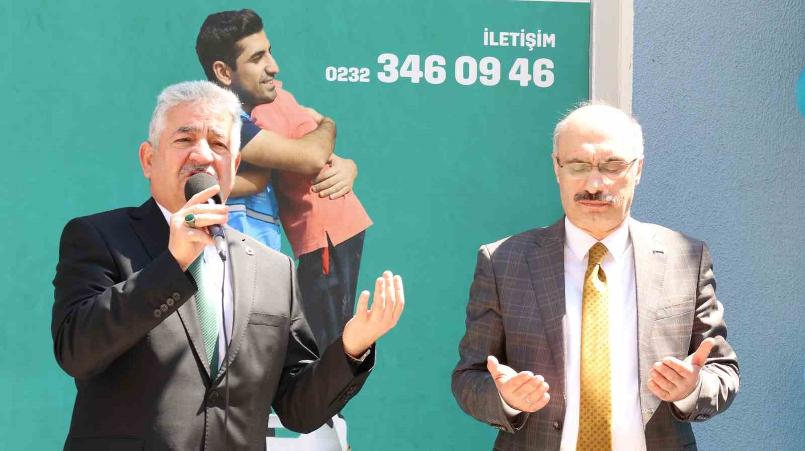 İzmir’in ilk ’İyilik Çarşısı’ Bayraklı’da kapılarını açtı
