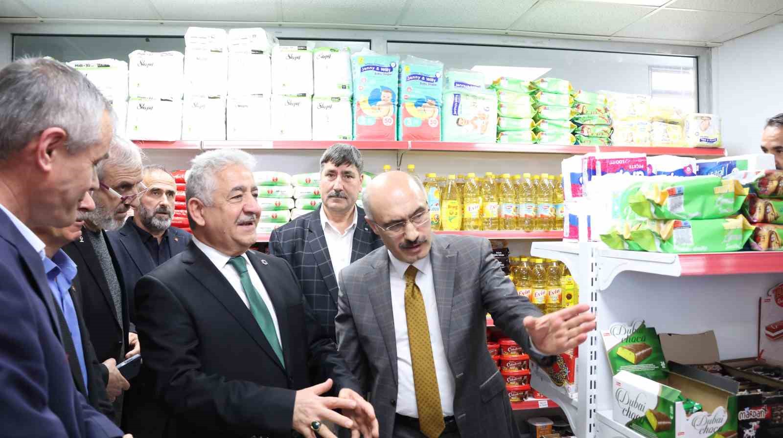 İzmir’in ilk ’İyilik Çarşısı’ Bayraklı’da kapılarını açtı
