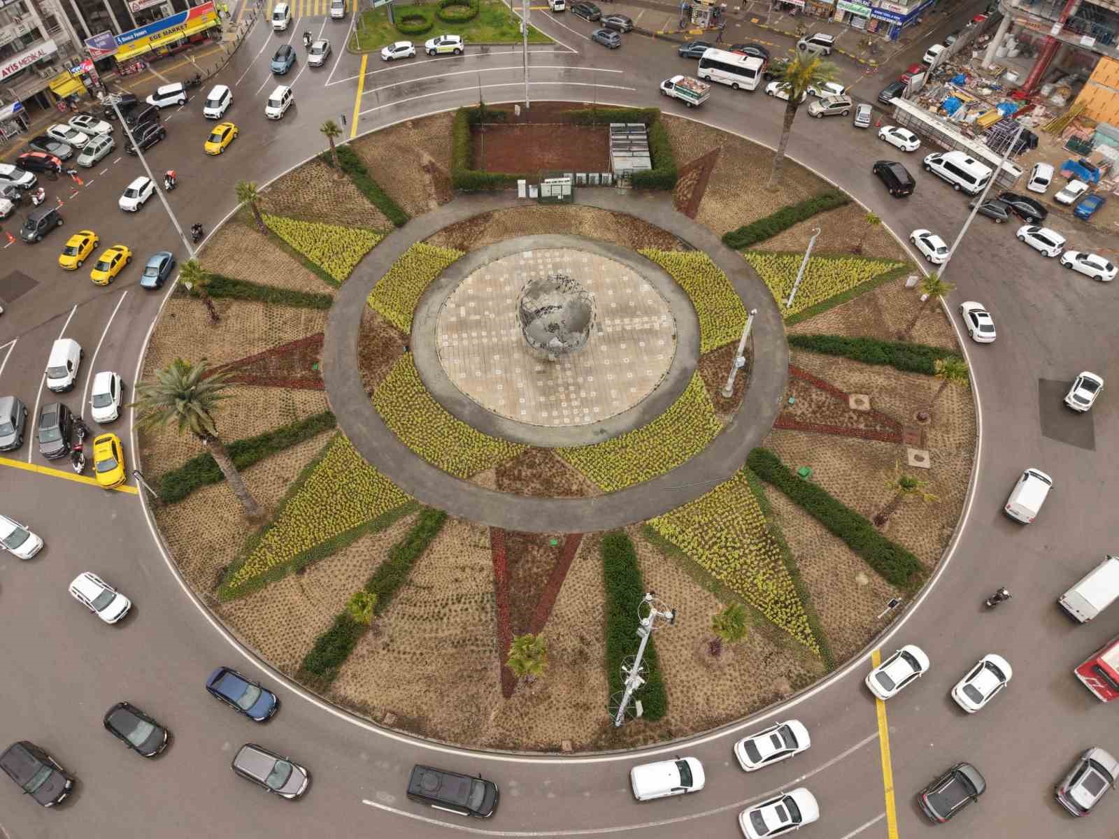 İzmir’in kalbi çiçek açtı
İzmir’in kalbi çiçek açtı